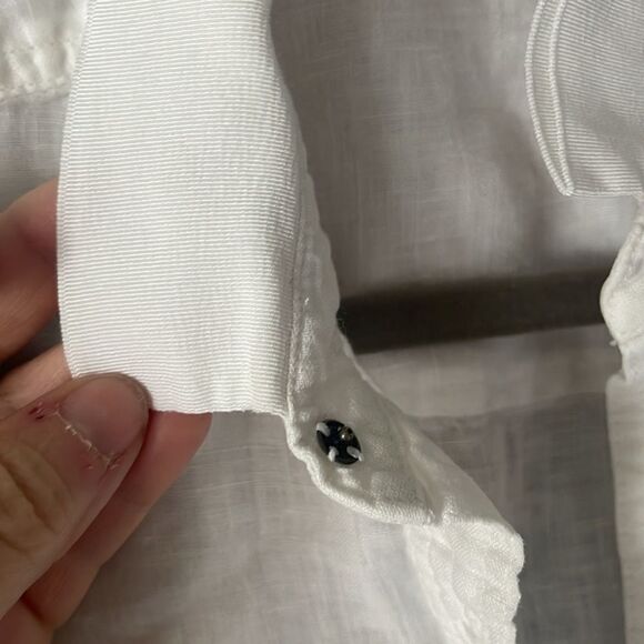 Chicos Size 0 linen top which is a small in this brand. 4-6 - Picture 3 of 6